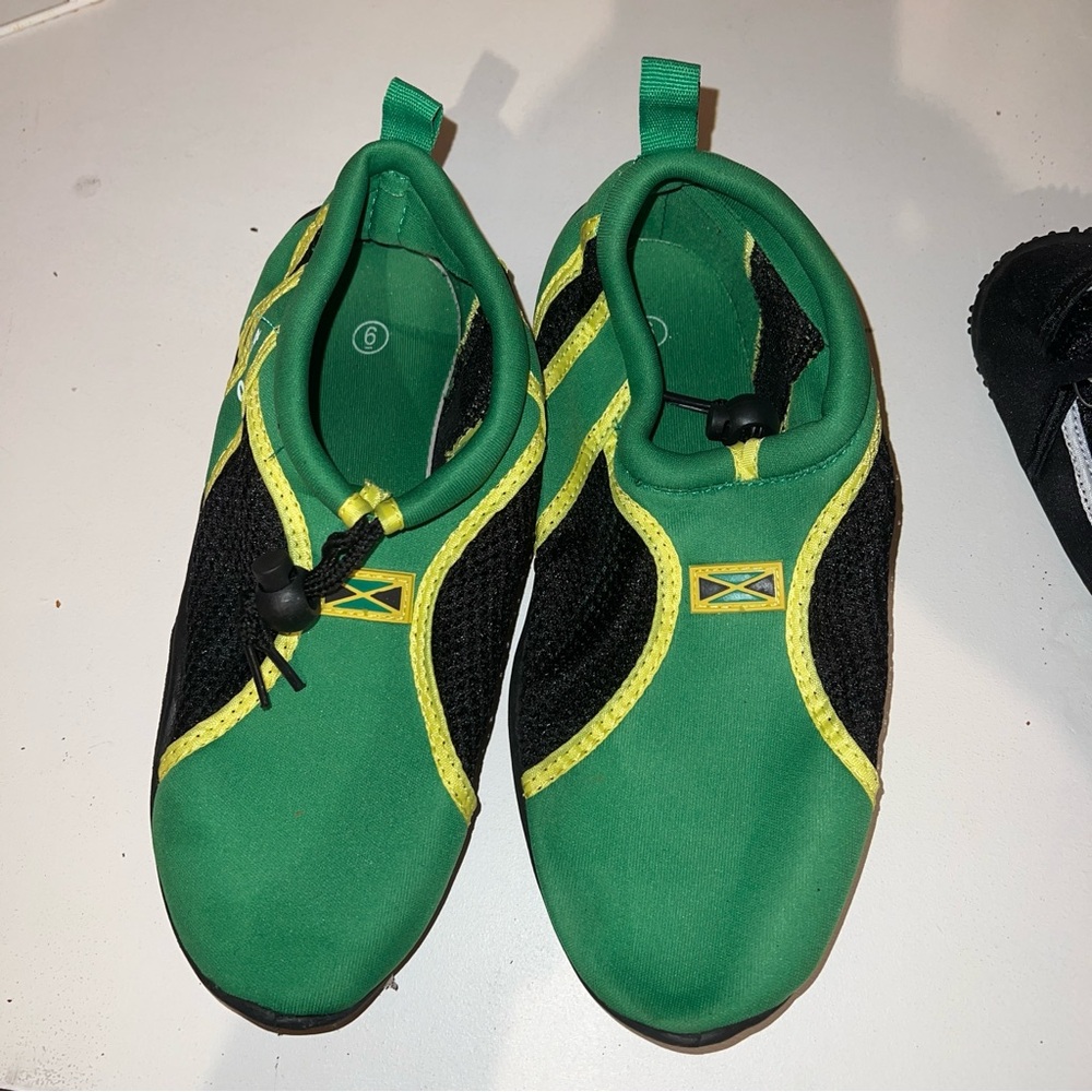 Jamaican flag water shoes Aqua Socks Womans US Size 6